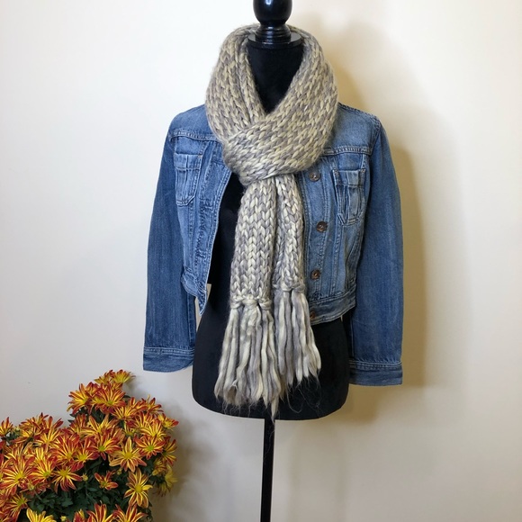 Chunky Knit Tan Grey Scarf w/ Tassels - Picture 5 of 5